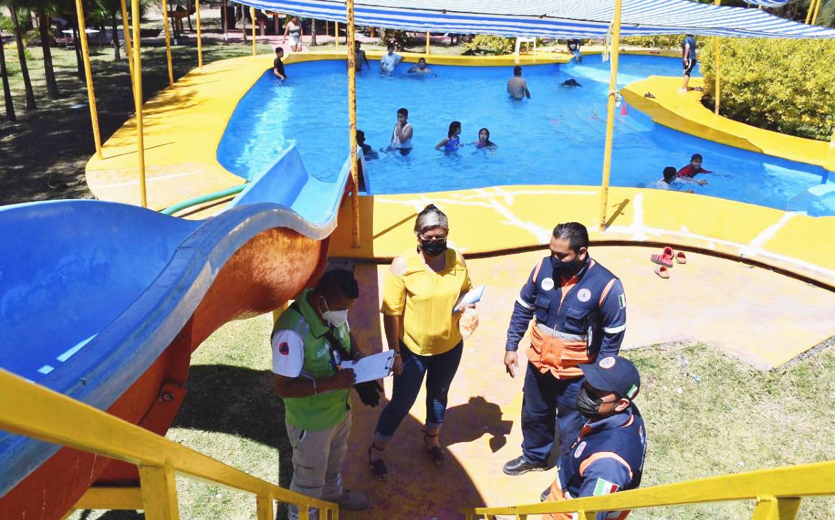 Revisan parques y balnearios en Irapuato.-