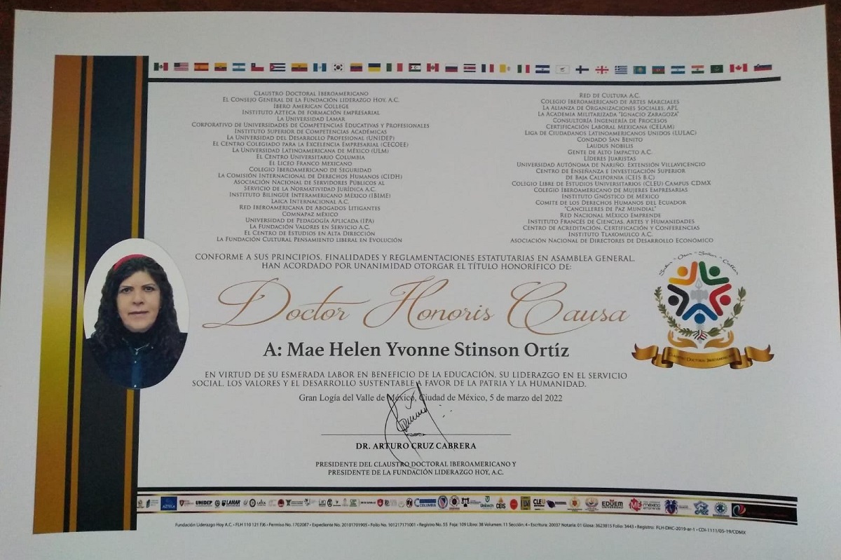 Doctorado Honoris Causa de Mae Helen Yvonne Stinson Ortiz . (cortesía)