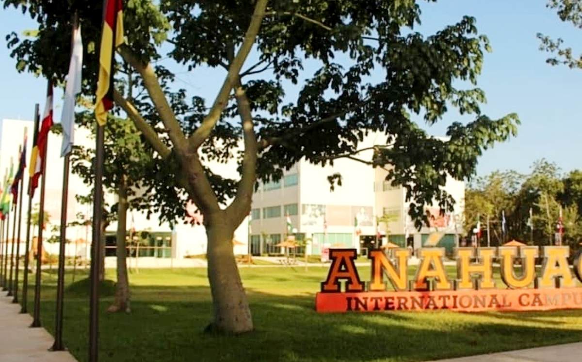 La joven fue atropellada fuera de su universidad en Cancún. | @anahuaccancun