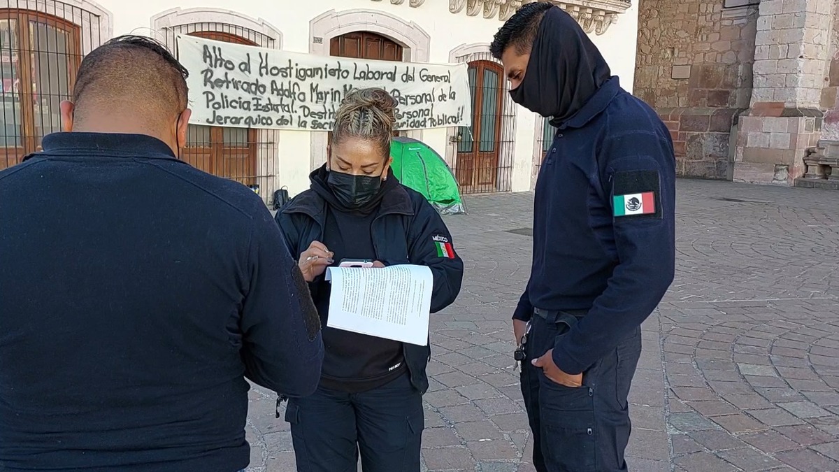 Los policías exigen que se destituya al secretario de Seguridad. (Omar Hernández)