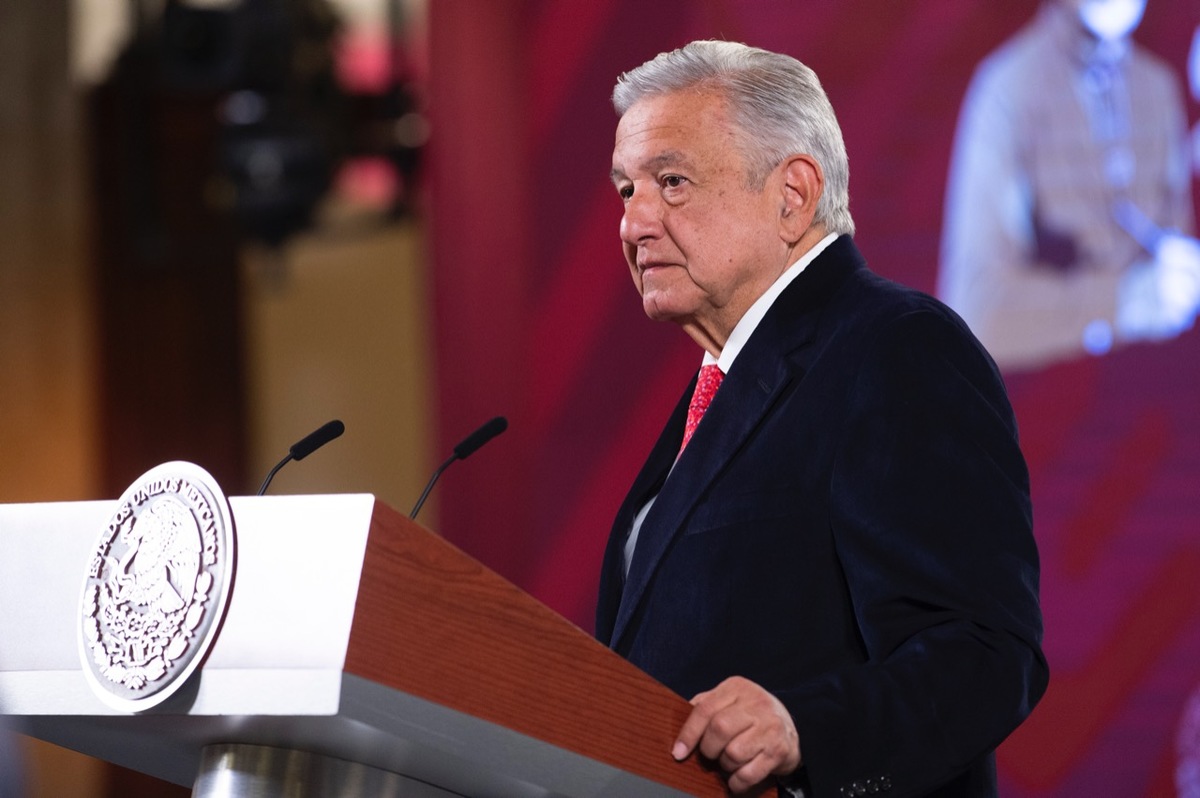 Andrés Manuel López Obrador advirtió que no aceptarán nada que implique corrupción. | Especial
