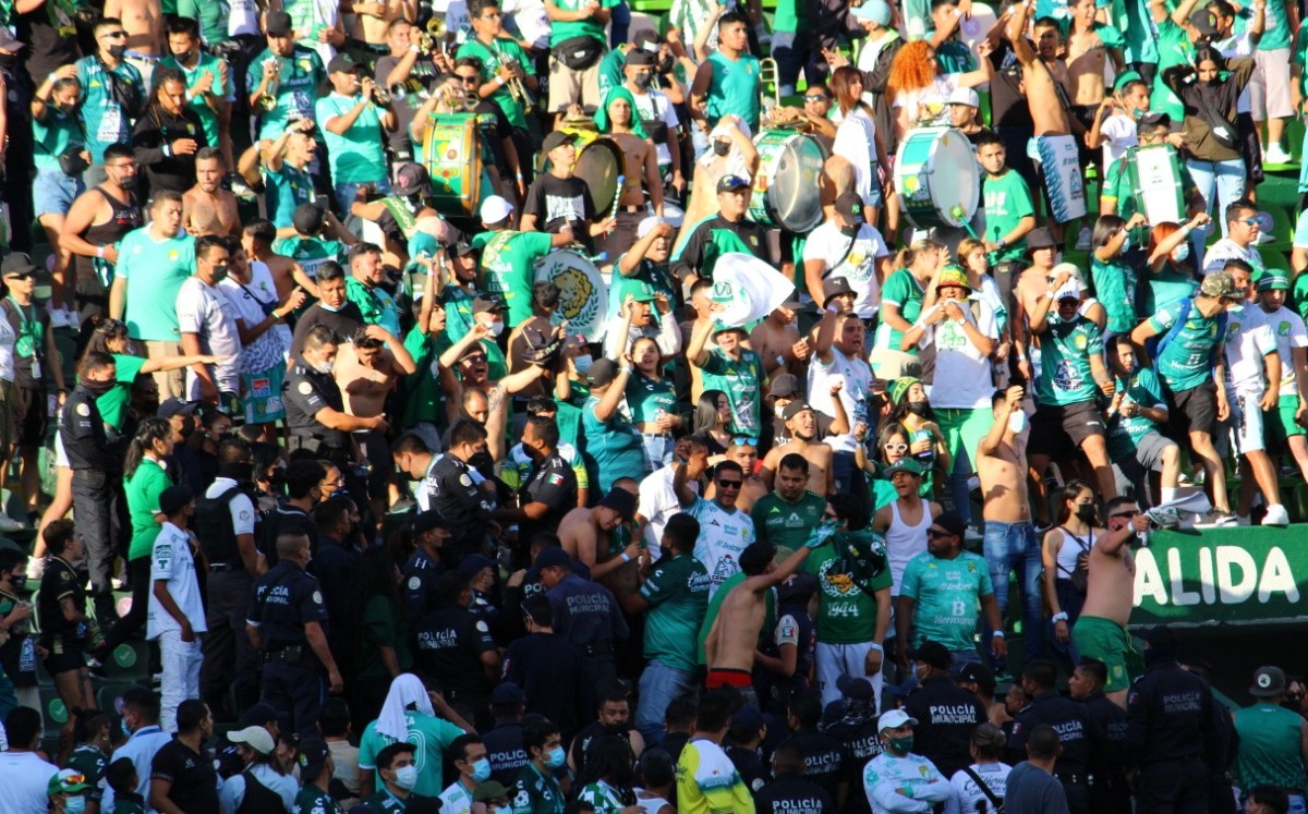 Aficionados del León insultaron a jugadores del Pachuca (Monserrat Yepez)