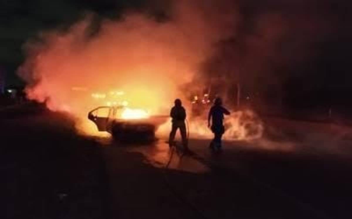 Dos personas fueron encontrados sin vida al interior de un vehículo en llamas | Especial