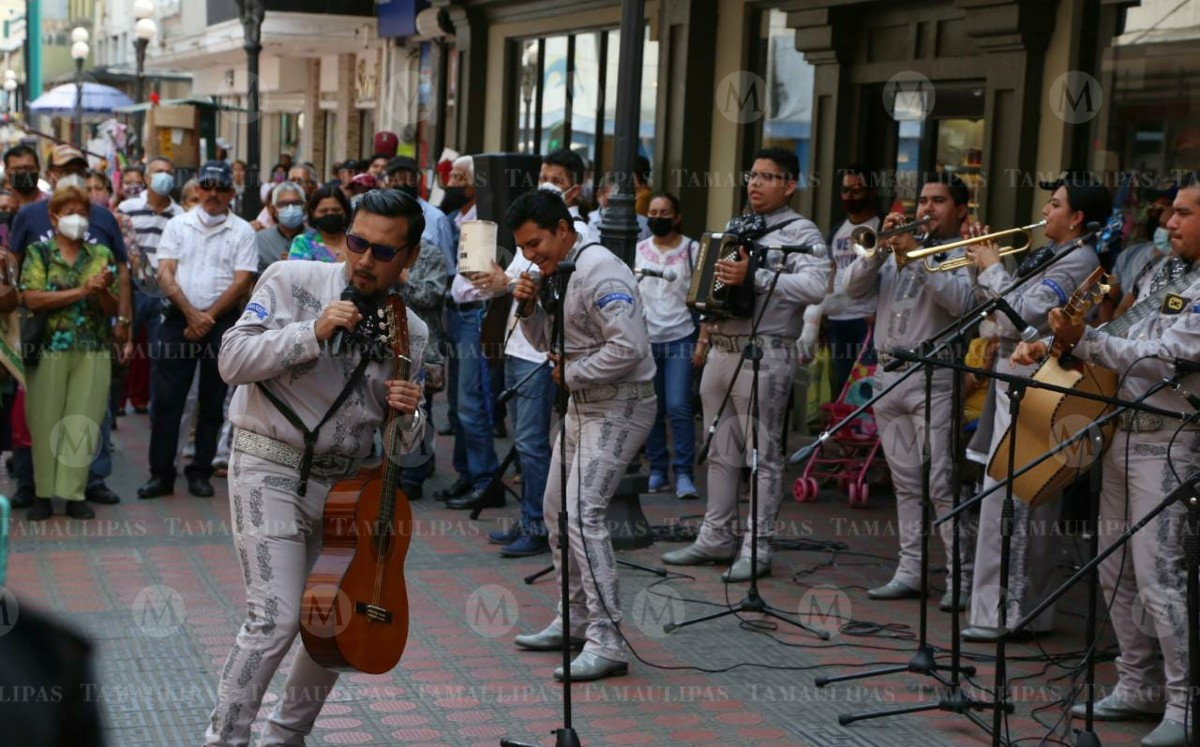 Cantan en favor de mariachis tampiqueños accidentados
