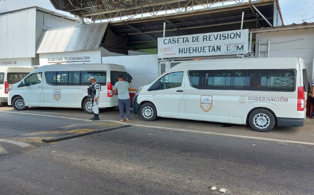 A las 15:00 horas comenzó la salida de autobuses con los migrantes desde Chiapas. | Julio Navarro