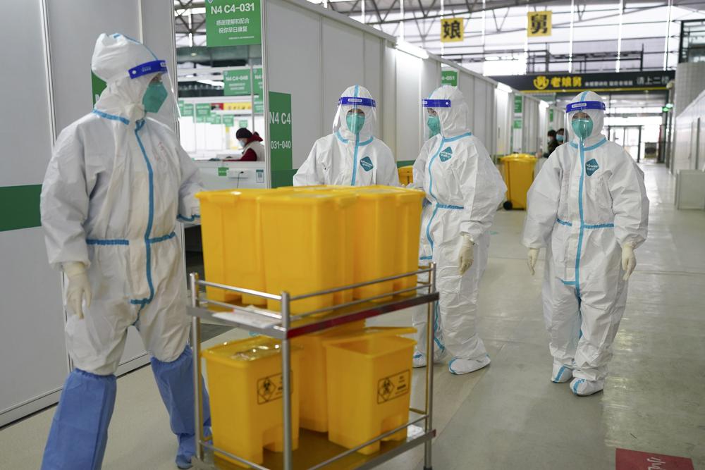 Continúan al alza los casos de covid en Shanghái, China | AP