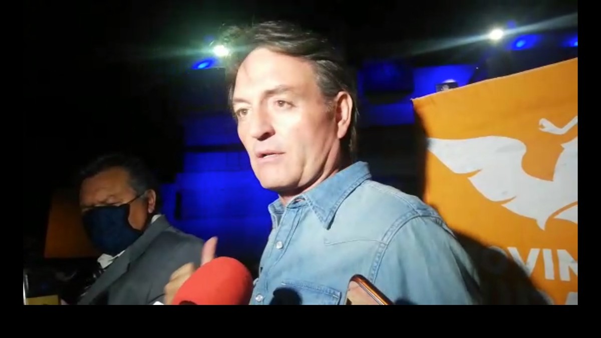 Francisco Xavier, candidato de Movimiento Ciudadano arrancó su campaña frente a Palacio de Gobierno en Pachuca(Elizabeth Hernández)