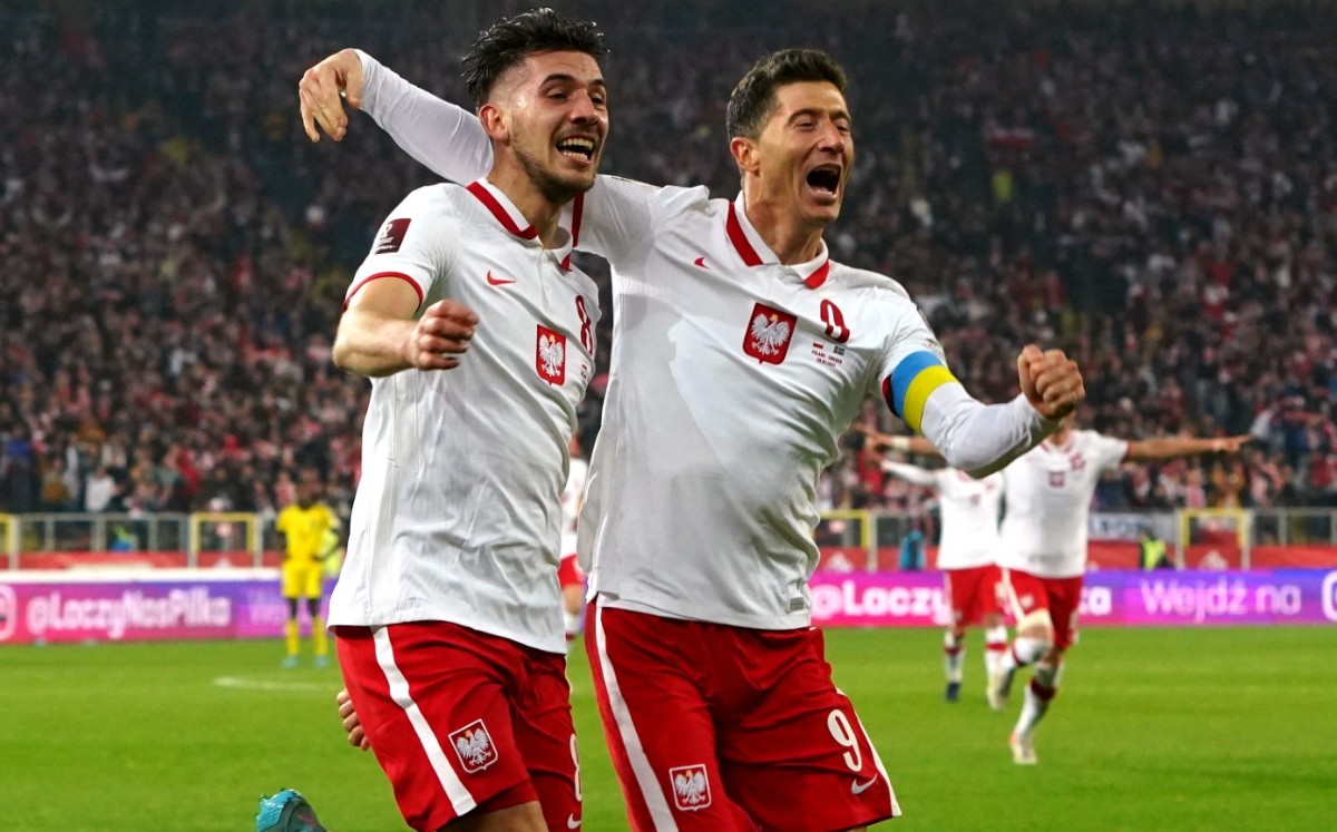 Polonia perdería a jugador clave para partido ante México en Qatar 2022 por lesión (AFP)