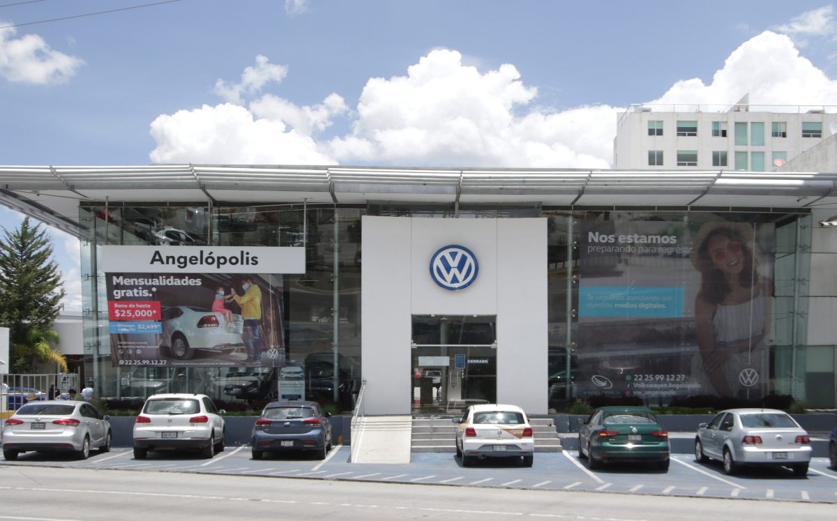 Aspectos de una agencia de autos de la zona de Angelópolis | Agencia Enfoque