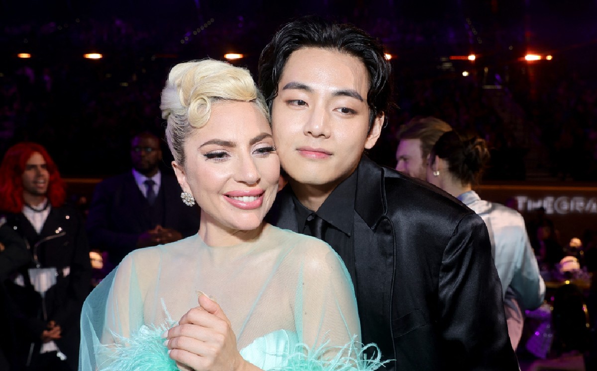 BTS con Lady Gaga en Grammy 2022 (AFP).