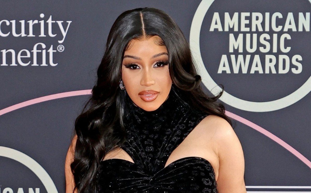 Cardi B borra su cuenta de Twitter tras insultar a sus fans (Instagram).