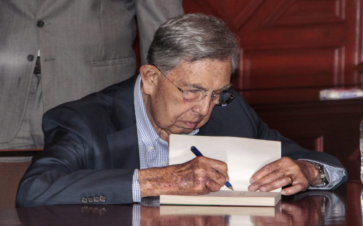 Cuauhtémoc Cárdenas Solórzano presentó su libro "Por una democracia progresista" en la Fenali BUAP | Melanie Torres