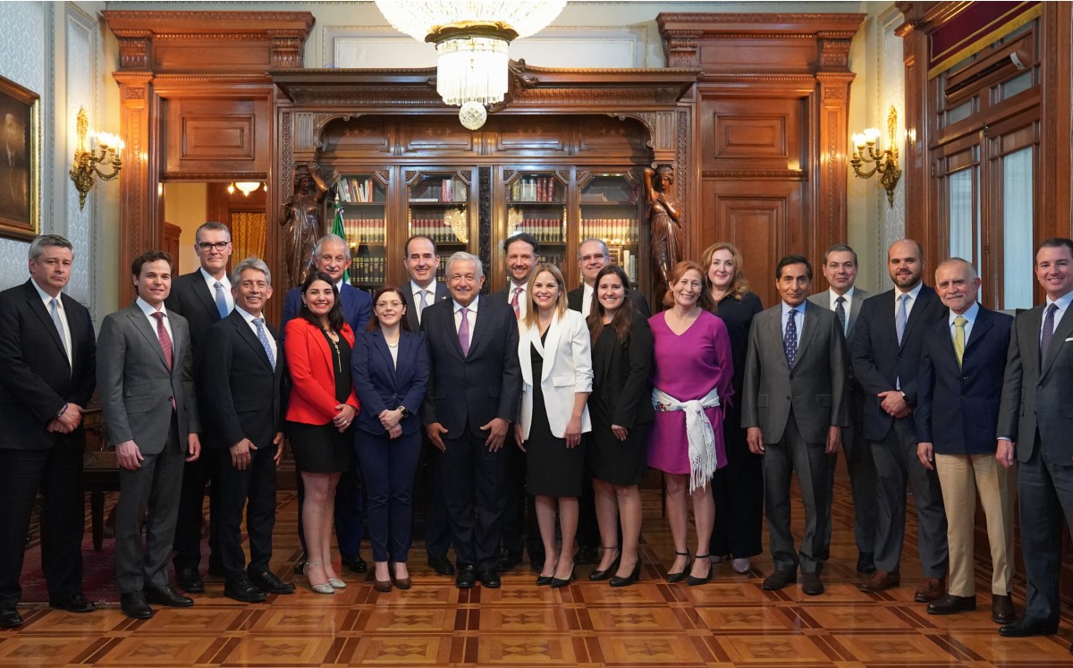En el encuentro estuvo Tatiana Clouthier, secretaria de Economía, entre otros. | Twitter
