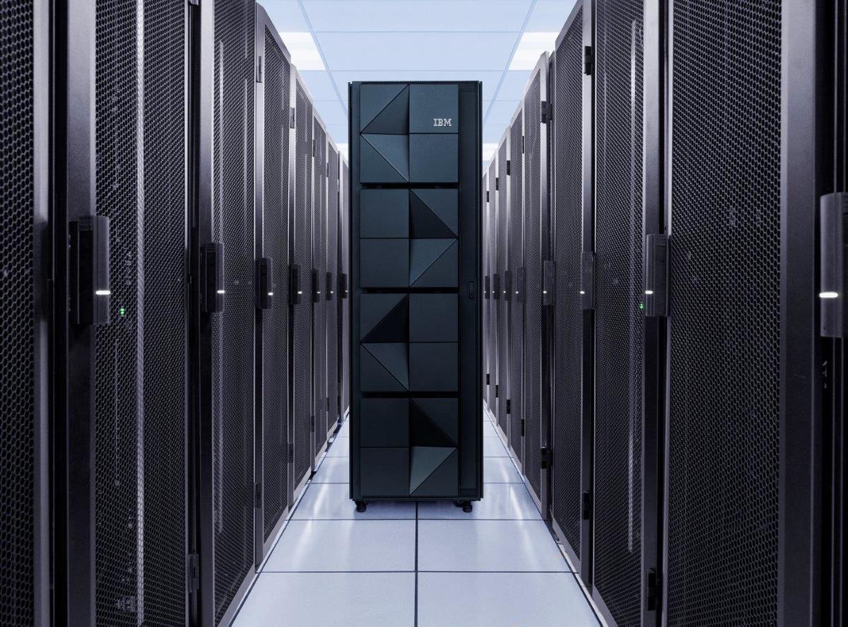 IBM z16, sistema de última generación con un acelerador de Inteligencia Artificial. Foto: Especial