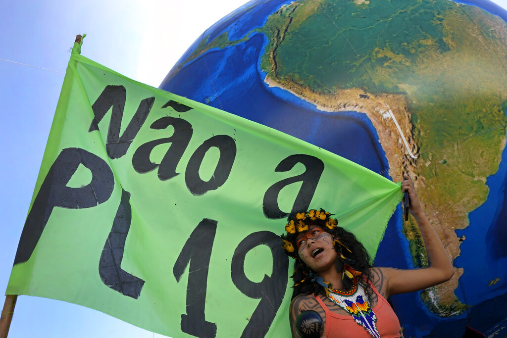 Indígenas protestan en Brasil por la Amazonas (AP)