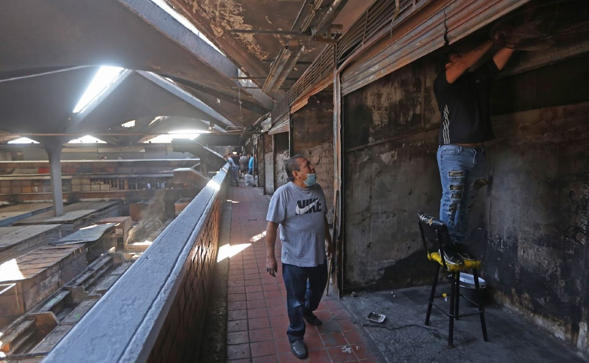 Locales afectados en mercado San Juan de Dios tras incendio (Fernando Carranza)