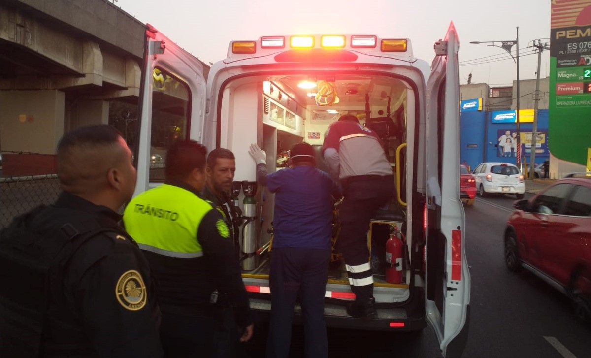 La moto se derrapó en el carril izquierdo de Viaducto Río de la Piedad. | Carlos Tejeda