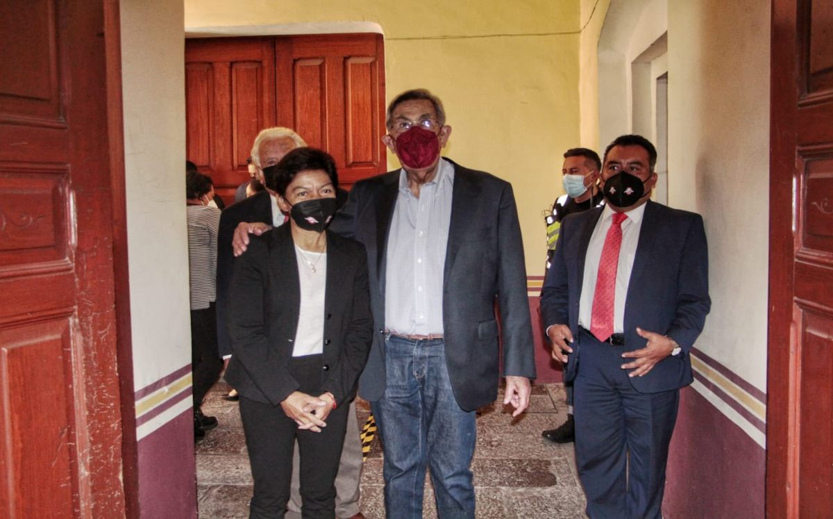 El político Cuauhtémoc Cárdenas Solórzano presentó su libro "Por una democracia progresista" en la Fenali de la BUAP| Melanie Torres