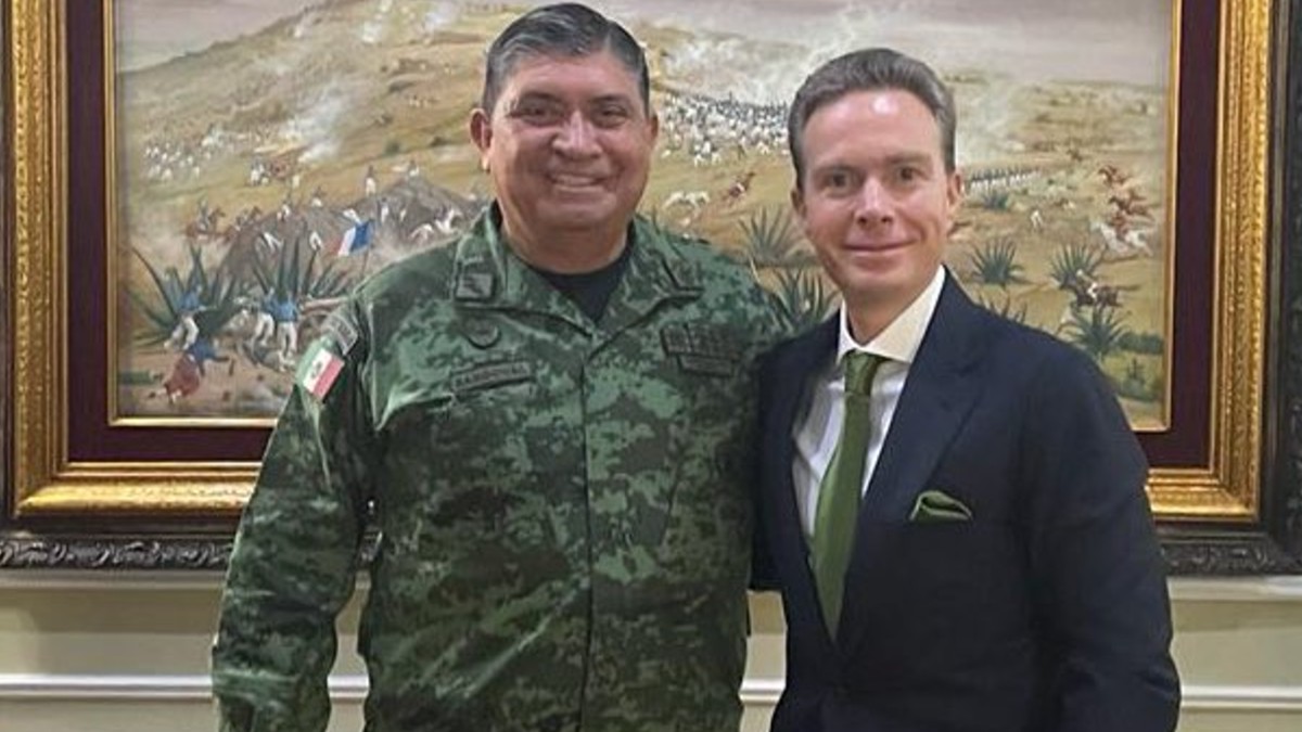 El senador Manuel Velasco se reunión con el titular de la Sedena, Luis Cresencio Sandoval.