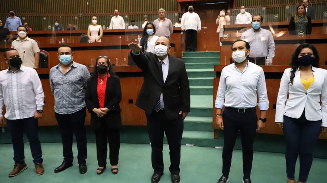 El jurista Ricardo Salinas Sandoval tomó protesta. (Rogelio Agustín)