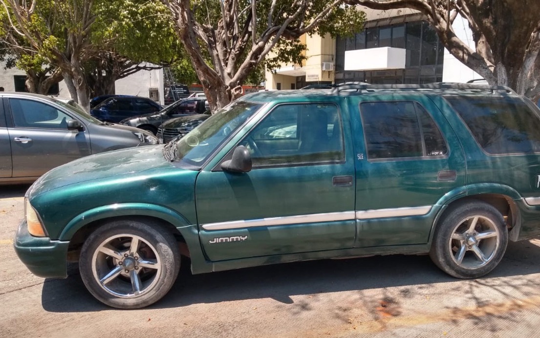 Los detenidos viajaban en una camioneta verde. (Especial)