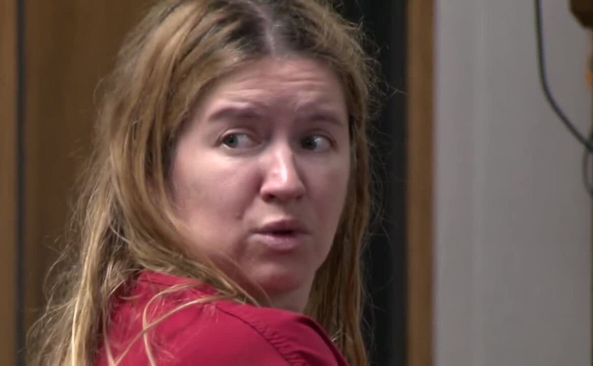 La mujer, identificada como Natalia Aleksandrovna Hitchcock, es acusada por la muerte de su hijo. | Foto publicada por TMJ4