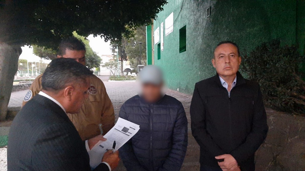 El presunto asesino se entregó ante la Fiscalía. (Tomada de @FiscaliaEdomex)