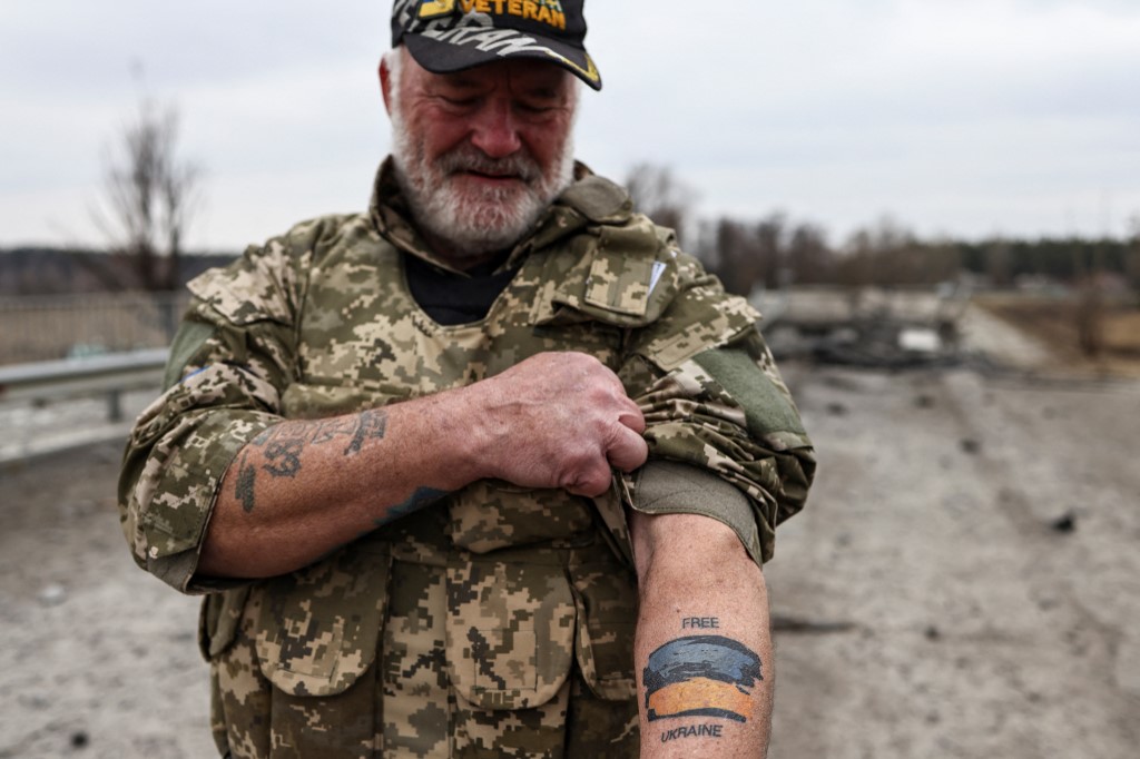 Steven Straub, estadunidense veterano de guerra, en Ucrania. (AFP)