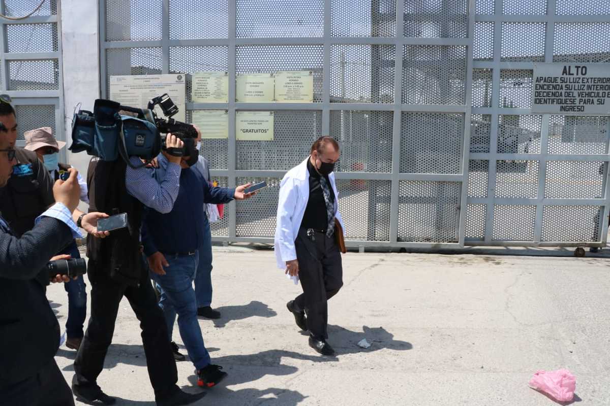 Antes de que comenzara la audiencia el médico de cabecera arribó al Penal de Apodaca 2. Foto: Raúl Palacios