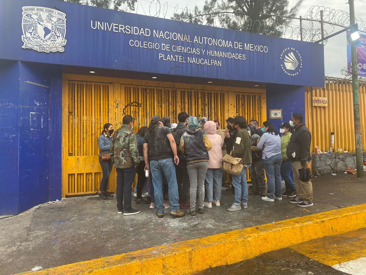 Encapuchados en CCH Naucalpan.