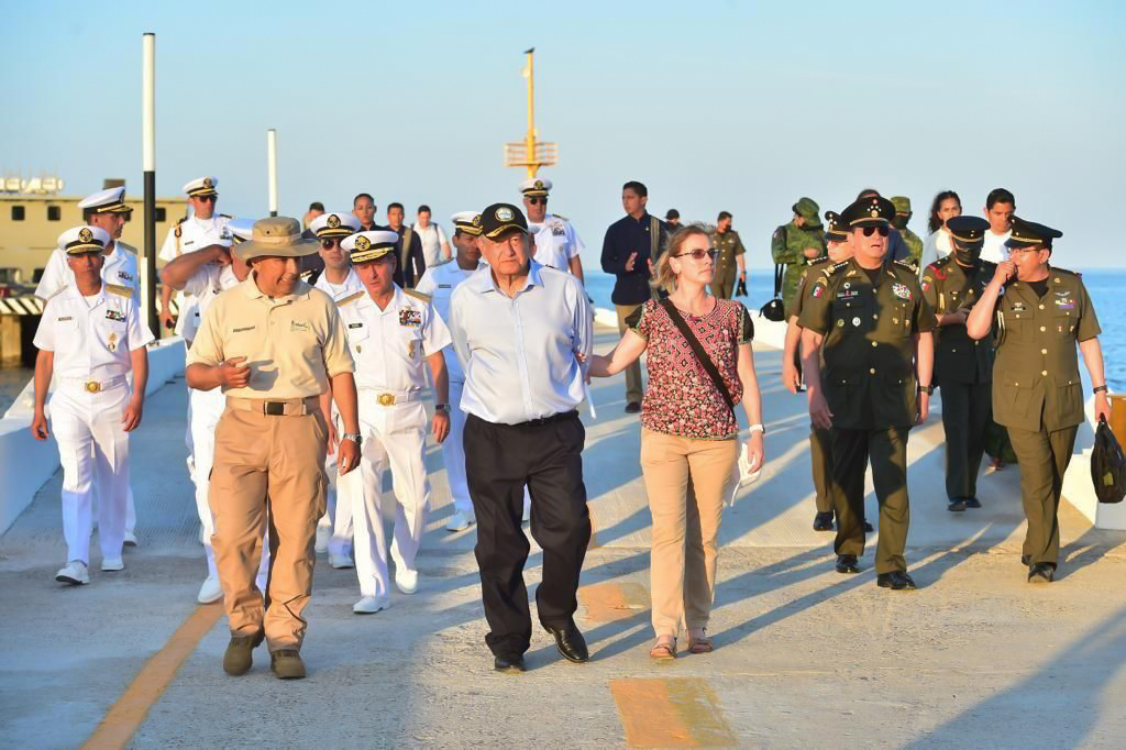 AMLO indicó que tardó cuatro horas en la travesía desde San Blas hasta la Isla Madre. (Twitter)
