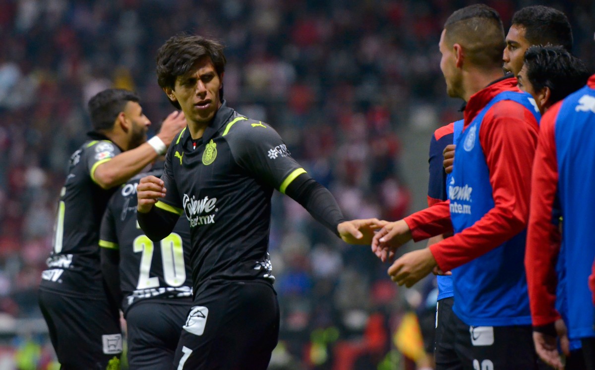 Auxiliar técnico de Chivas reconoce frustración en el equipo (Imago7)