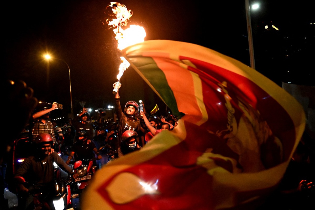 Centro de Colombo, ondeando banderas de Sri Lanka  (AFP)