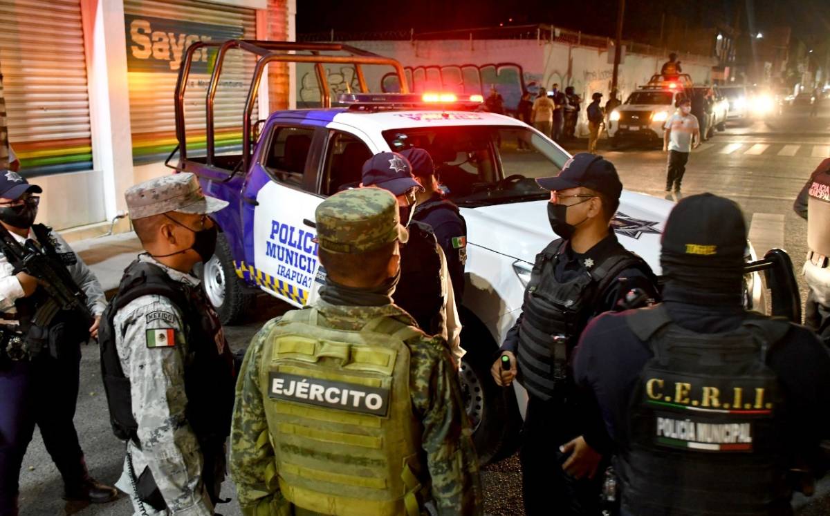 Elementos de seguridad de los tres niveles recorrieron las calles de Irapuato.-