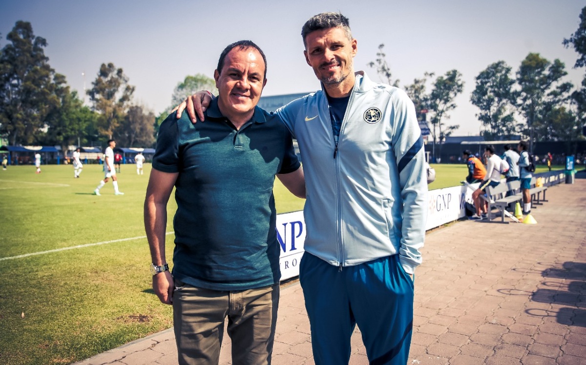 Fernando Ortiz y Cuauhtémoc Blanco se reencuentran en Coapa (Twitter)