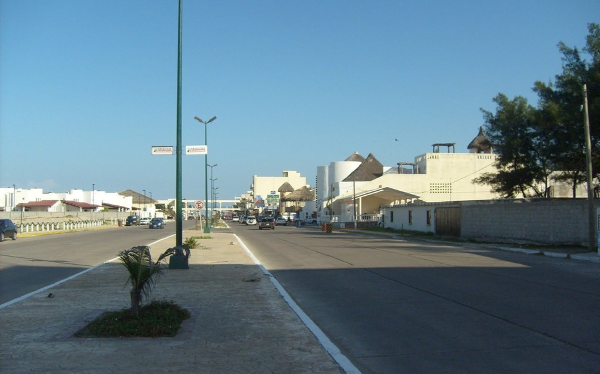 Operativo grúa en playa Miramar. Esto pasará a autos mal estacionados