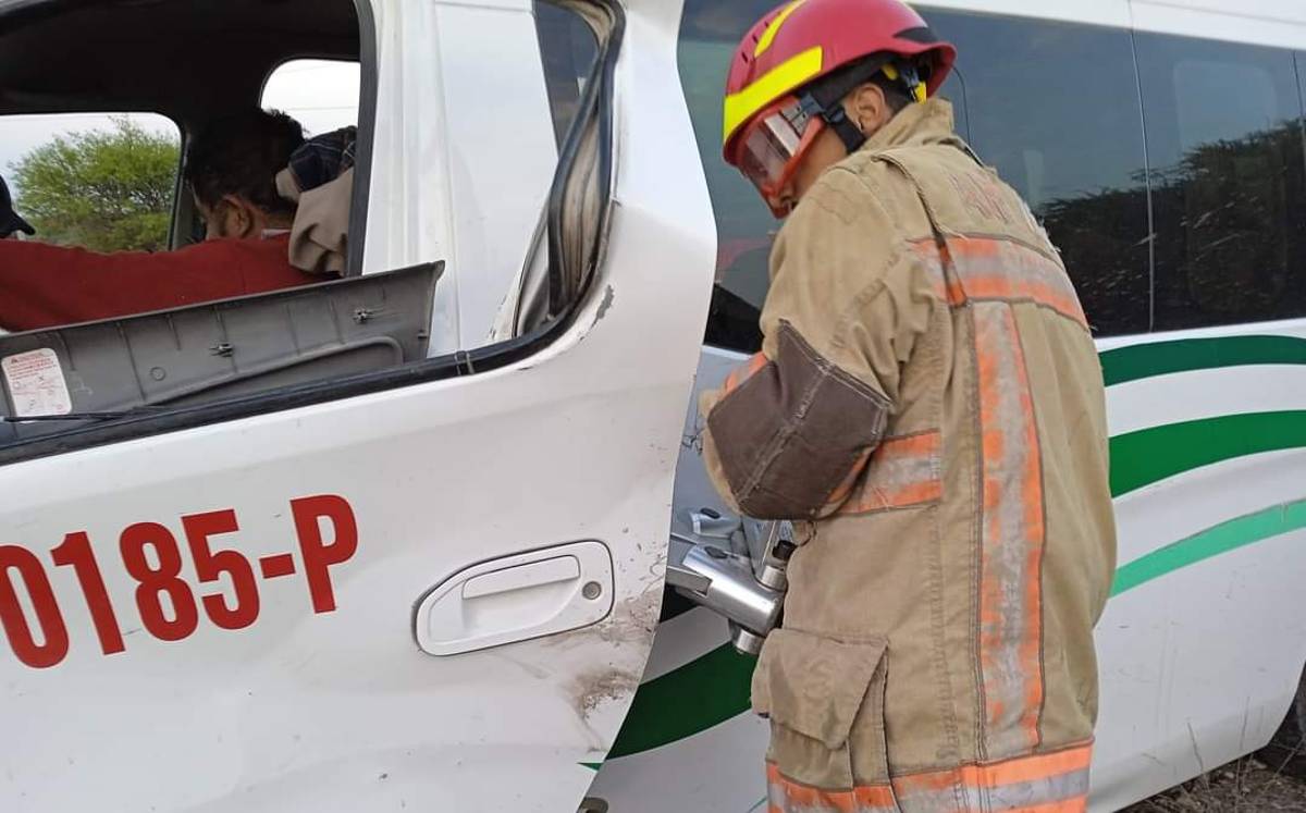 Tres de los trabajadores lesionados fueron trasladados a recibir atención médico.-