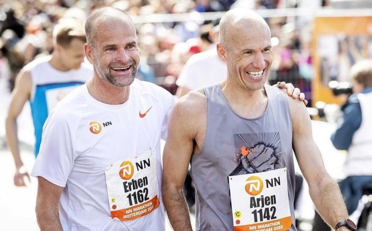 Arjen Robben incursiona en el atletismo y corrió el Maratón de Rotterdam (Twitter)
