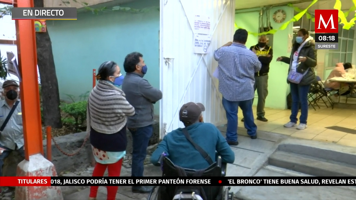 Ciudadanos de Tlatelolco salen a ejercer su derecho de voto
