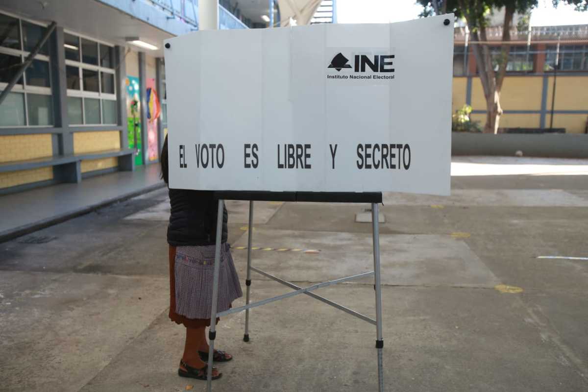 En la colonia Juárez, algunos votantes llegaron temprano. | Juan Carlos Bautista