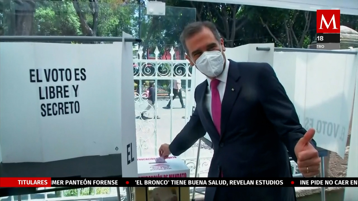 Lorenzo Córdova vota en consulta de revocación; "jornada va muy bien"