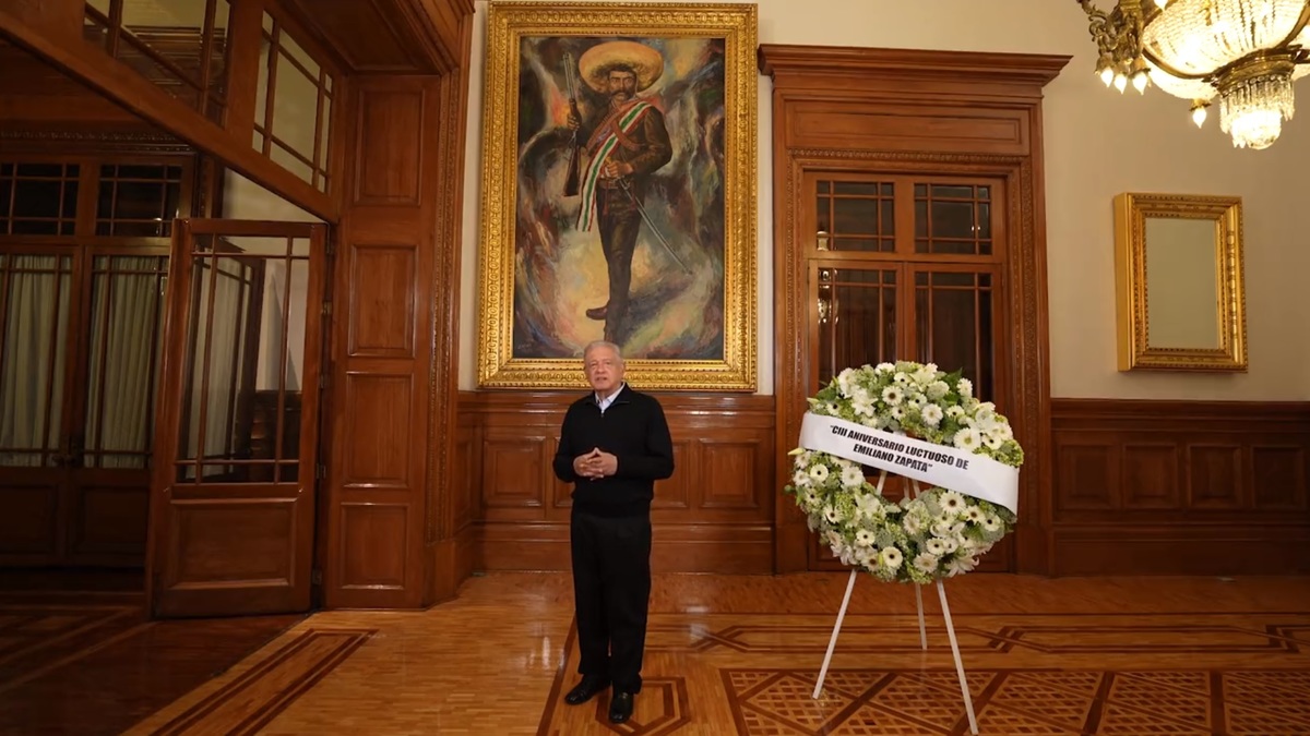 El mandatario en Palacio Nacional previo a votar. | Especial