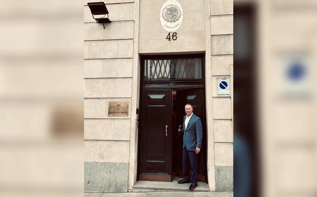 El embajador mexicano llegó a la capital de España y de inmediato se trasladó a la embajada. | Twitter