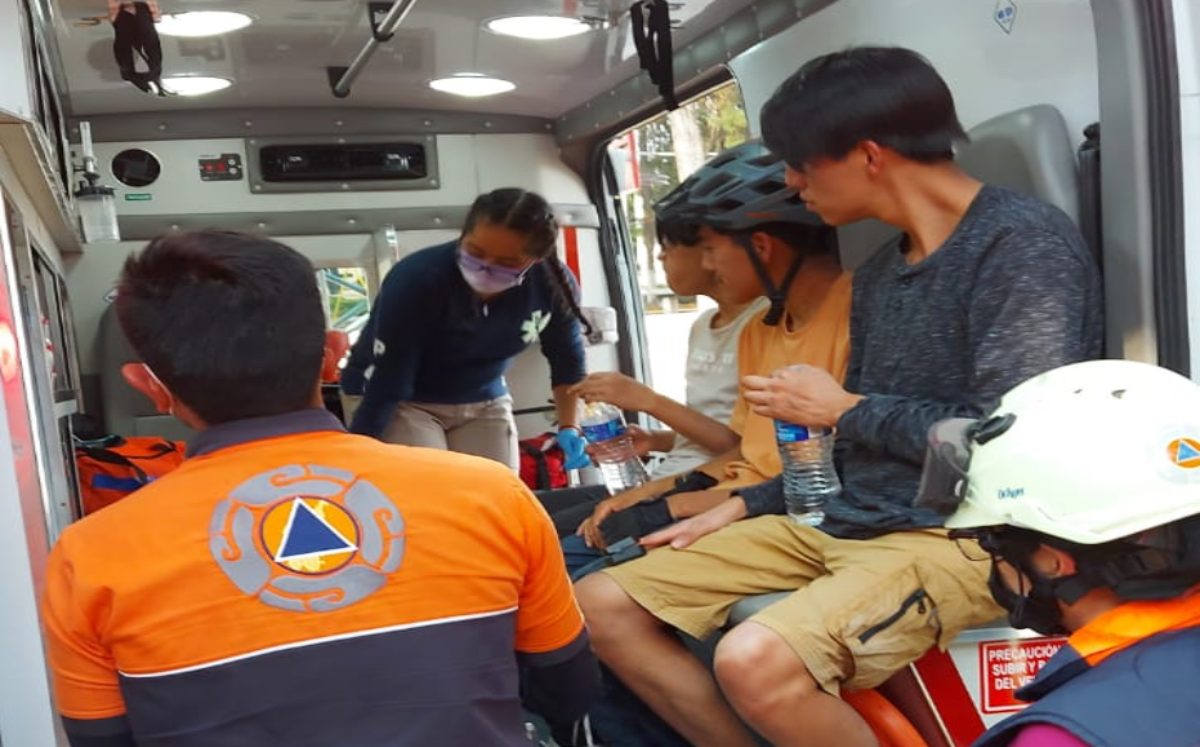 Hallan a tres jóvenes que se perdieron durante rodada en El Aguacate, Puebla | Especial