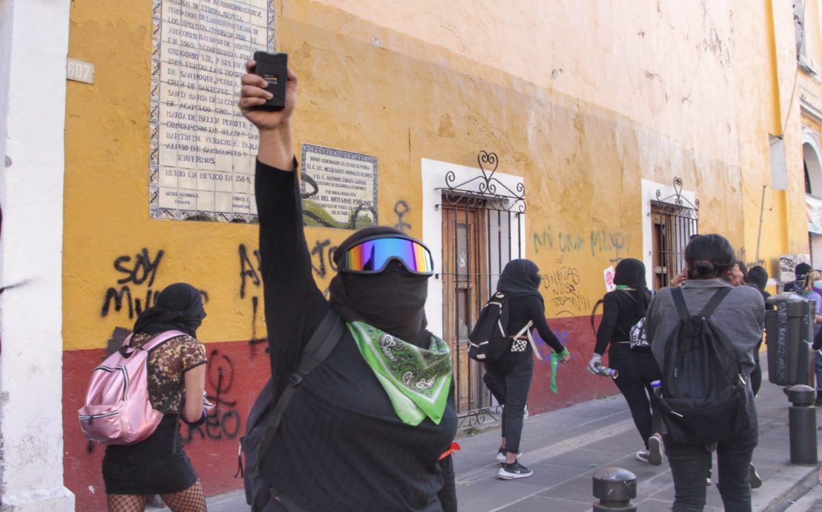 Pintas realizadas por feministas el pasado 8M en Puebla costaron 700 mil pesos: Arabian | Melanie Torres