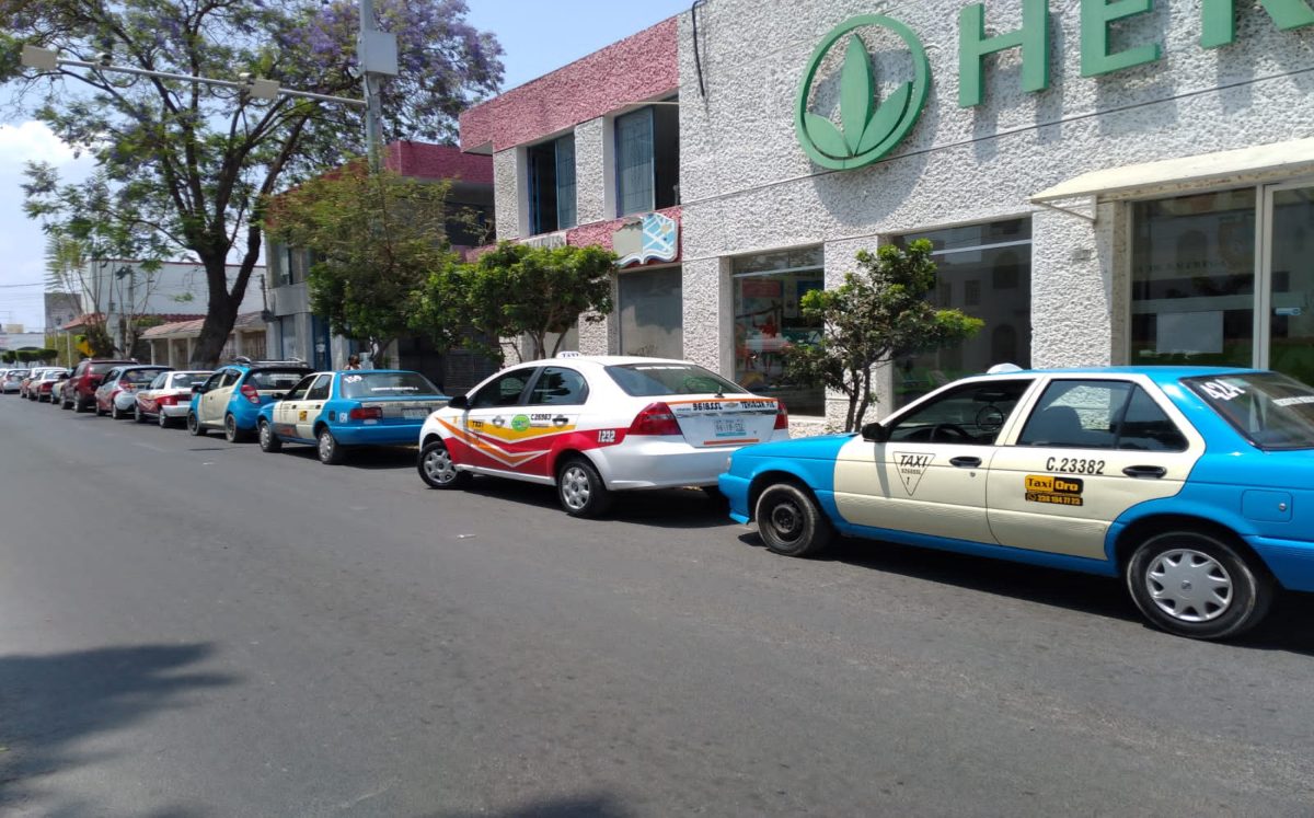 Taxistas de Tehuacán piden regular tarifas de grúas | Especial