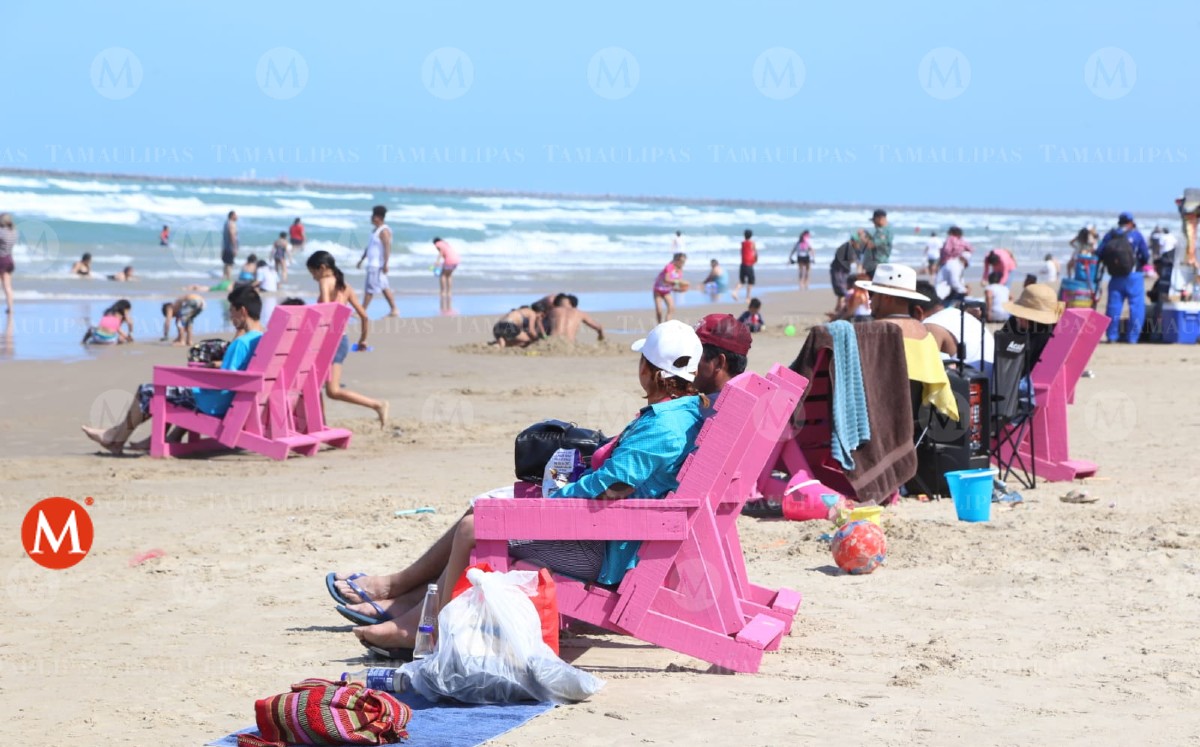 Turistas en Playa Miramar durante Semana Santa. (Yazmín Sánchez)