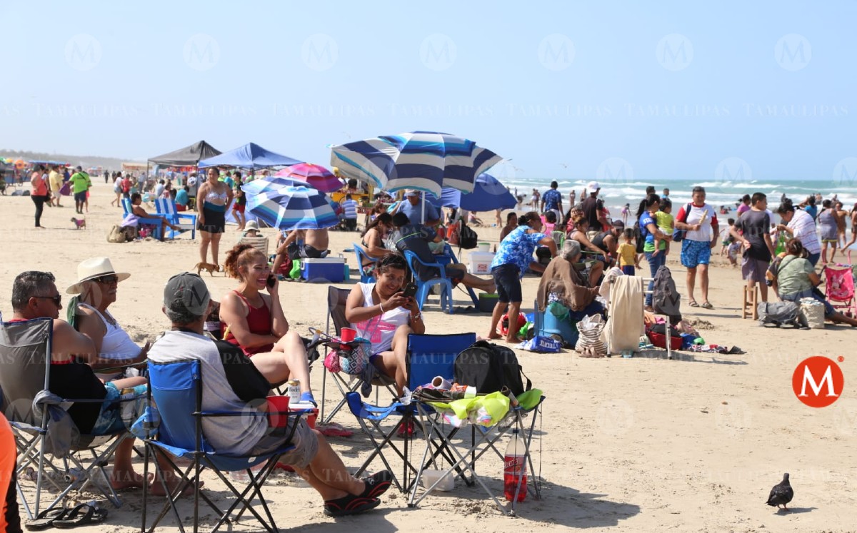 Turistas en Playa Miramar durante Semana Santa. (Yazmín Sánchez)