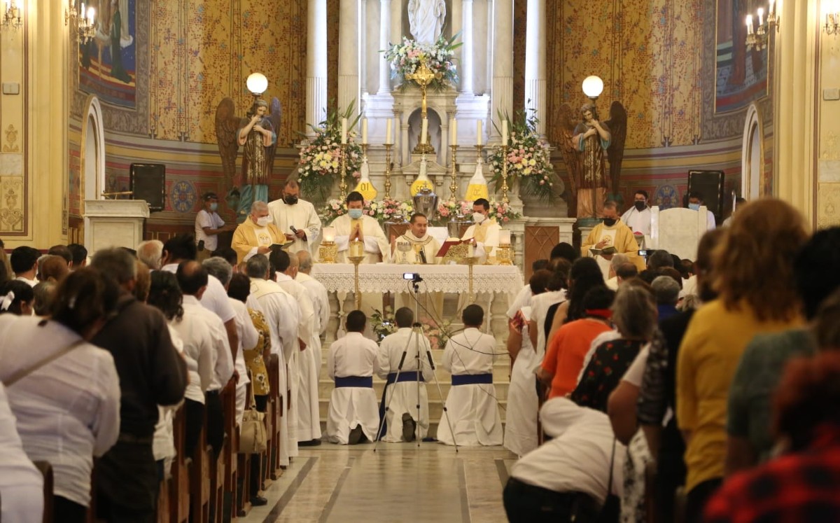 Párrocos de Tamaulipas renovaron promesas sacerdotales en misa Crismal