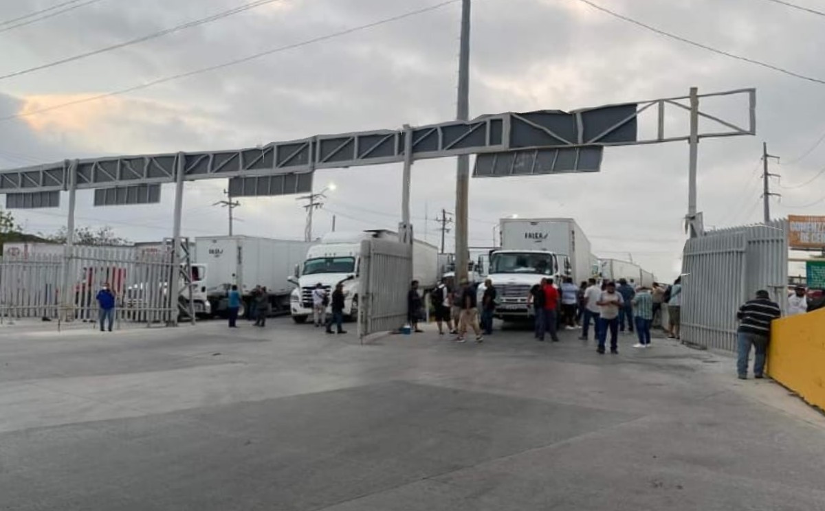 Revisiones de Texas en puentes internacionales afecta al comercio en Tamaulipas.